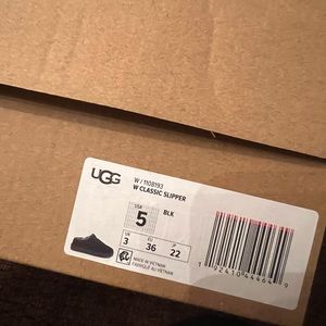 Uggs slipper size 5 women